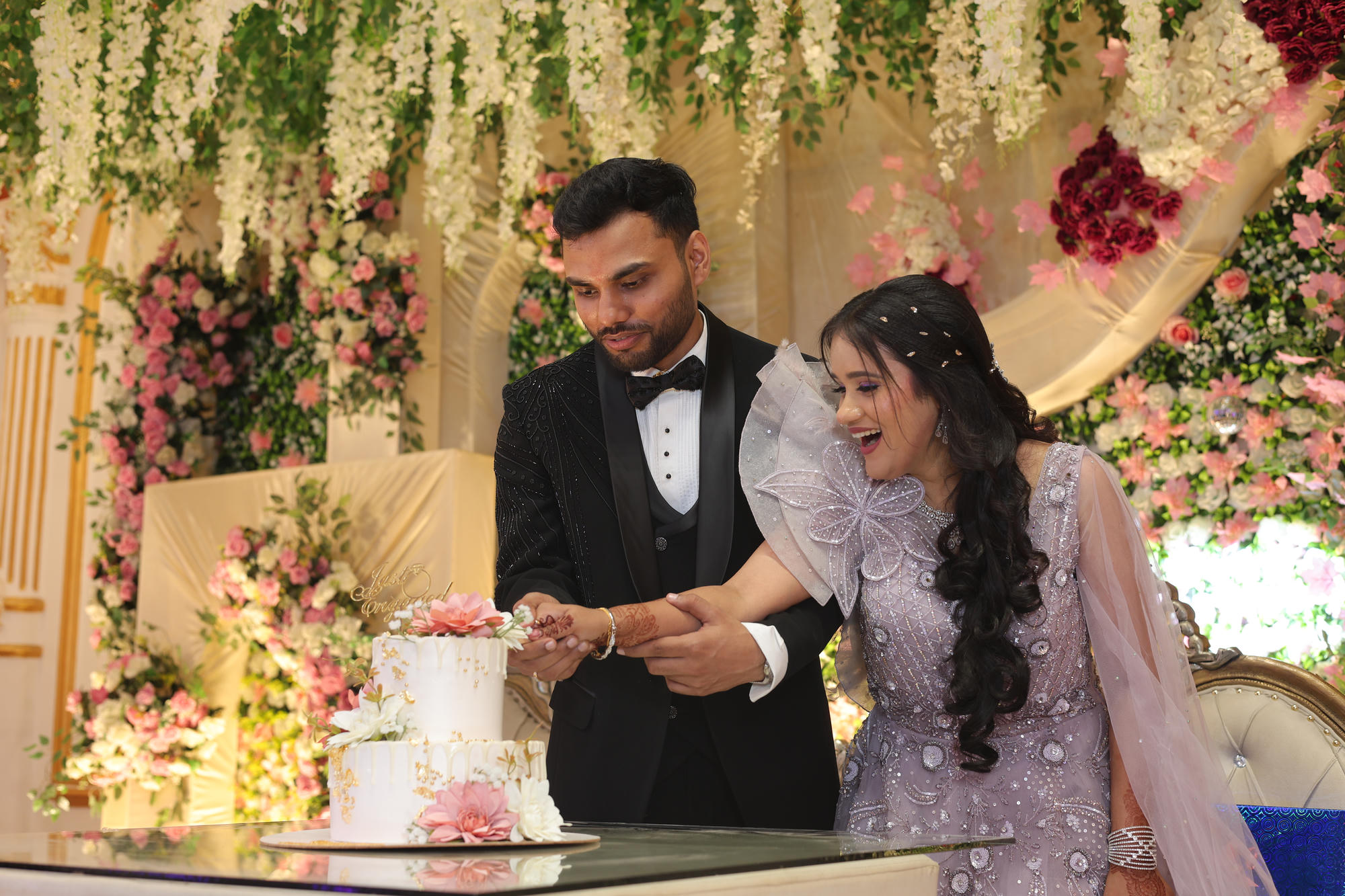 Akansha and Shivendra celebrating with their wedding cake
